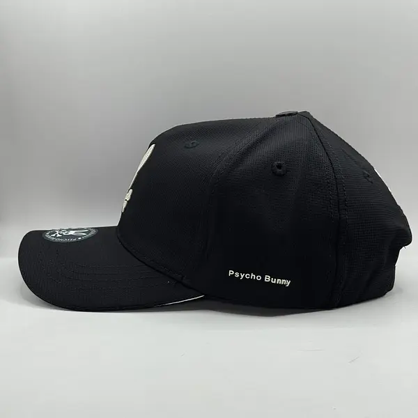Gorra Negra Conejo Blanco