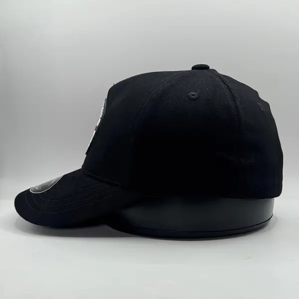 Gorra Cerrada Fox Negra Zorro Rojo