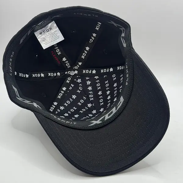 Gorra Cerrada Fox Negra Zorro Rojo