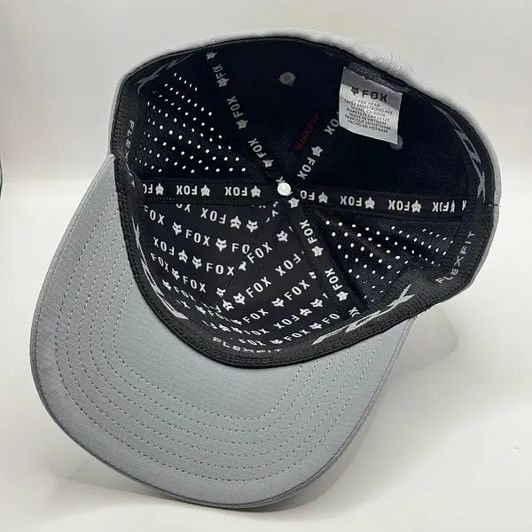 Gorra Fox Gris Letras