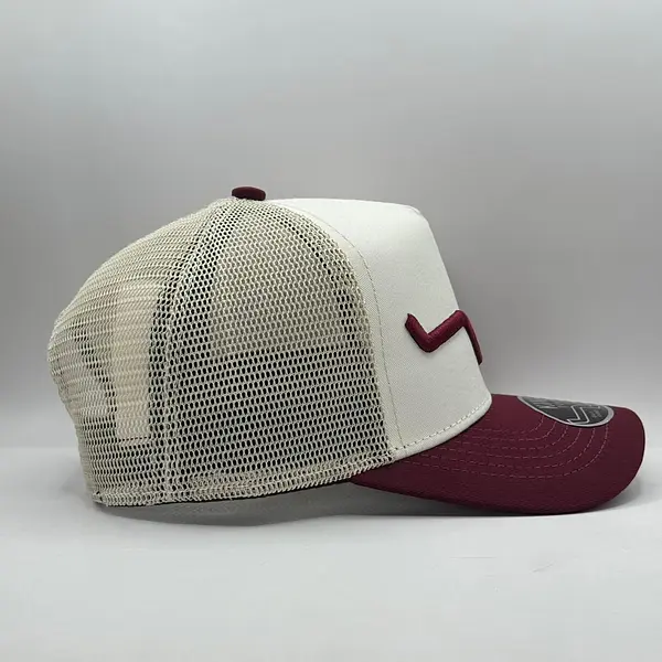 Gorra Kimes Blanca Visera Vino Tinto