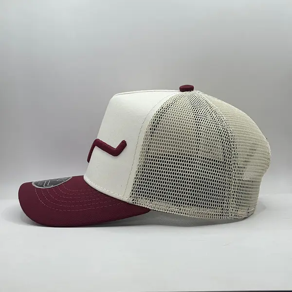 Gorra Kimes Blanca Visera Vino Tinto