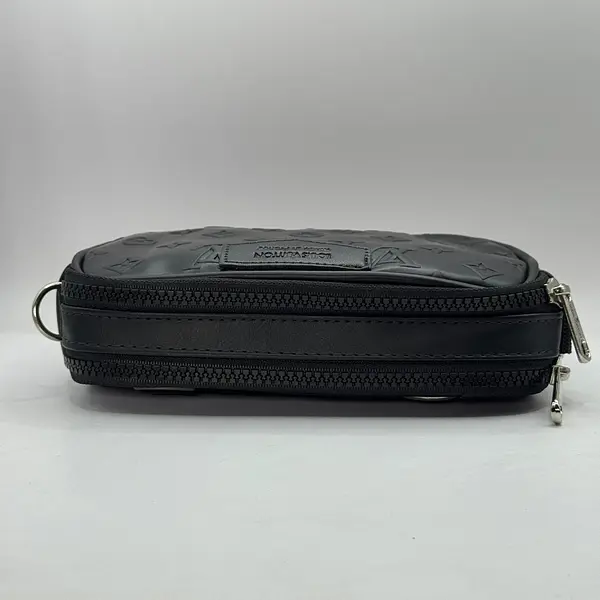 Carriel Con Monedero Relieve Louis Vuitton