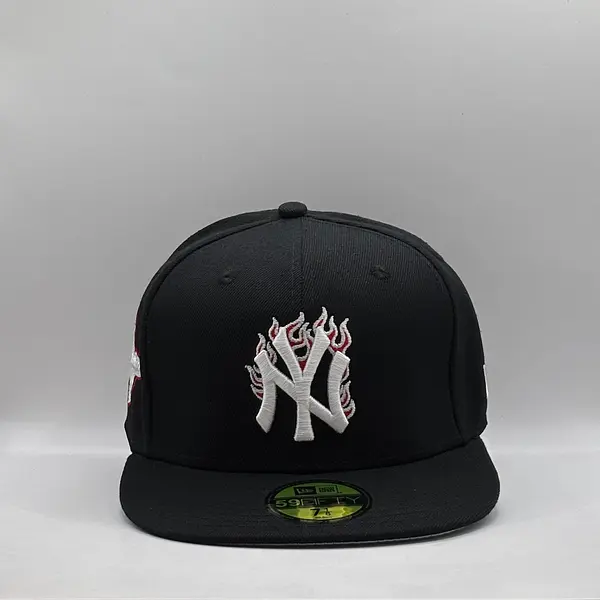 Gorra Negra Ny En Fuego