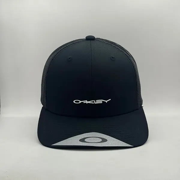 Gorra Oakley Negra Letras Blancas Pequeñas
