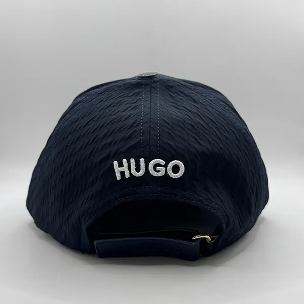 Hugo Azul Letras Blancas