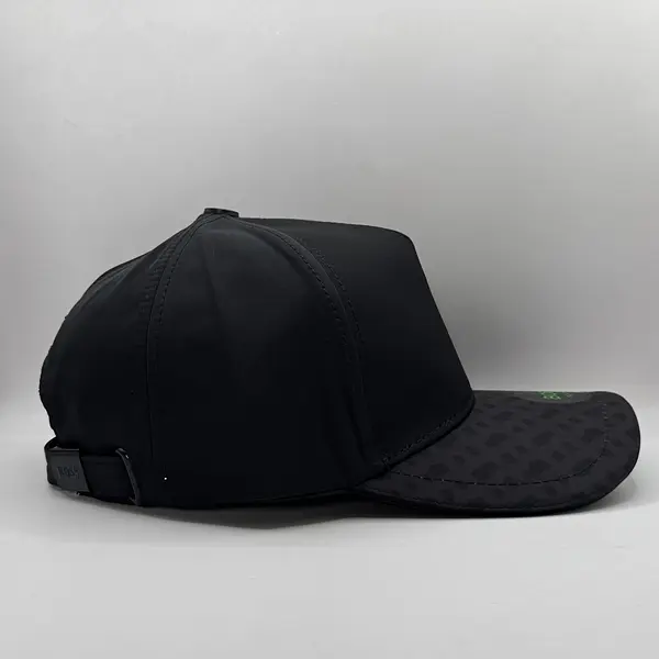 Gorra Negra Boss Dorado