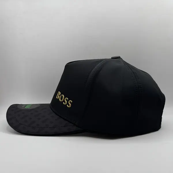 Gorra Negra Boss Dorado