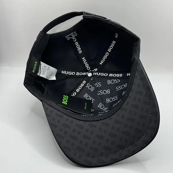 Gorra Negra Boss Dorado