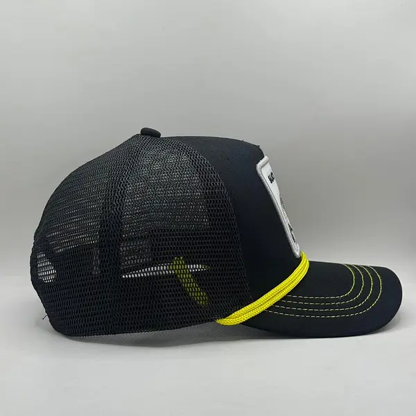 Slick Negra Cordón Amarillo