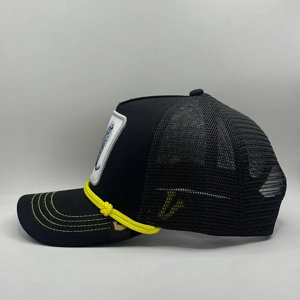 Slick Negra Cordón Amarillo